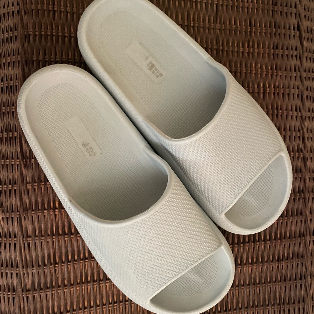 Cushion Slides Light blue